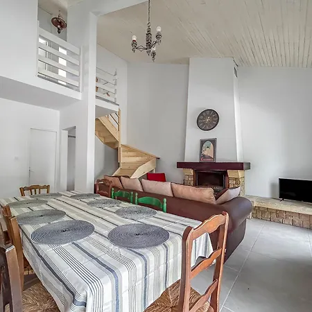 Maison Avec Jardin, Terrasse, Cheminee Insert Et Bois