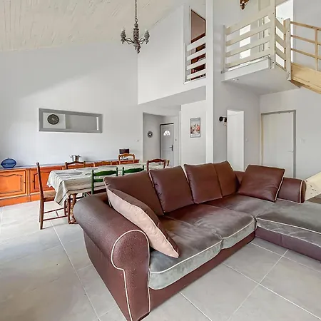 Maison Avec Jardin, Terrasse, Cheminee Insert Et Bois