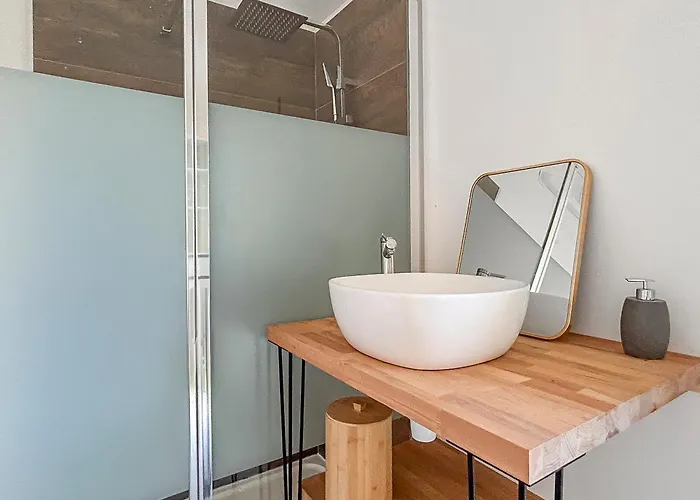 Maison Avec Jardin, Terrasse, Cheminee Insert Et Bois Апартаменты Каркассон