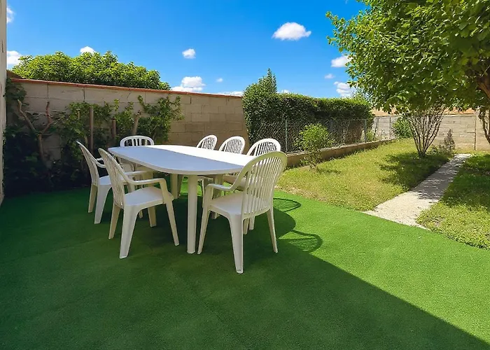 Maison Avec Jardin, Terrasse, Cheminee Insert Et Bois * Каркассон