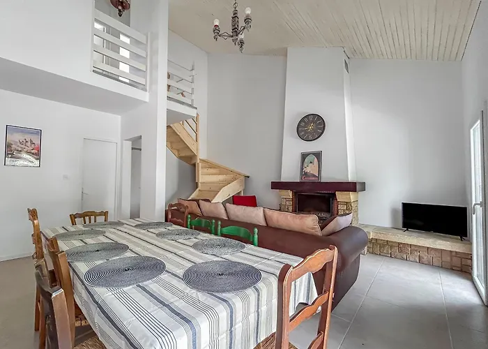 Maison Avec Jardin, Terrasse, Cheminee Insert Et Bois