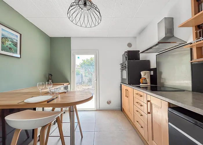 Апартаменты Maison Avec Jardin, Terrasse, Cheminee Insert Et Bois