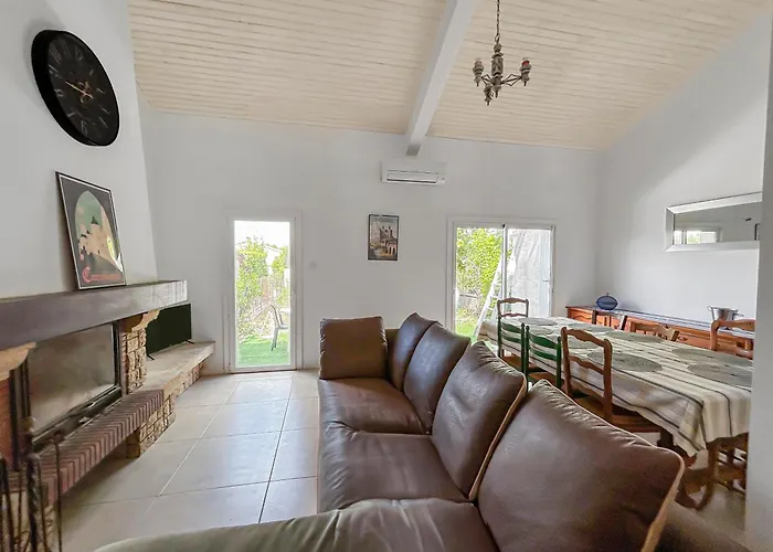 Maison Avec Jardin, Terrasse, Cheminee Insert Et Bois Каркассон