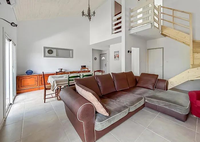 Maison Avec Jardin, Terrasse, Cheminee Insert Et Bois