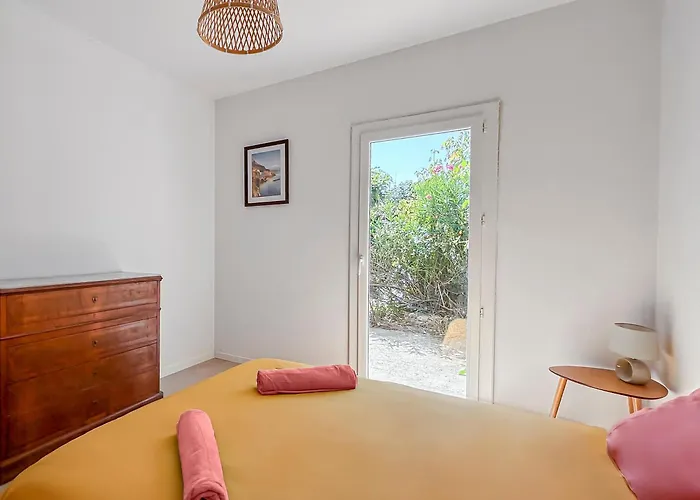 Maison Avec Jardin, Terrasse, Cheminee Insert Et Bois * Каркассон