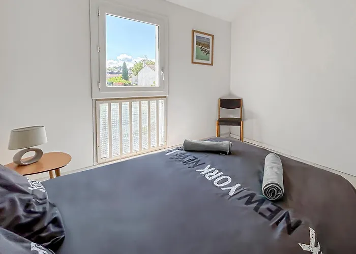 Апартаменты Maison Avec Jardin, Terrasse, Cheminee Insert Et Bois