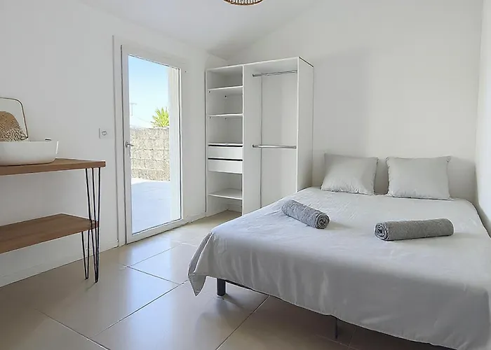 Апартаменты Maison Avec Jardin, Terrasse, Cheminee Insert Et Bois